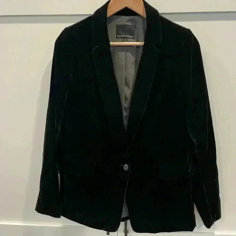 Banana Republic Women’s velvet blazer